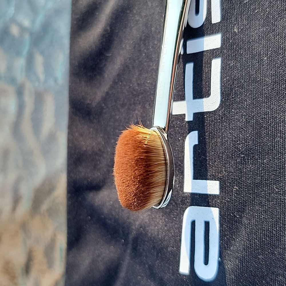 Artis Elite oval 3 makeup brush